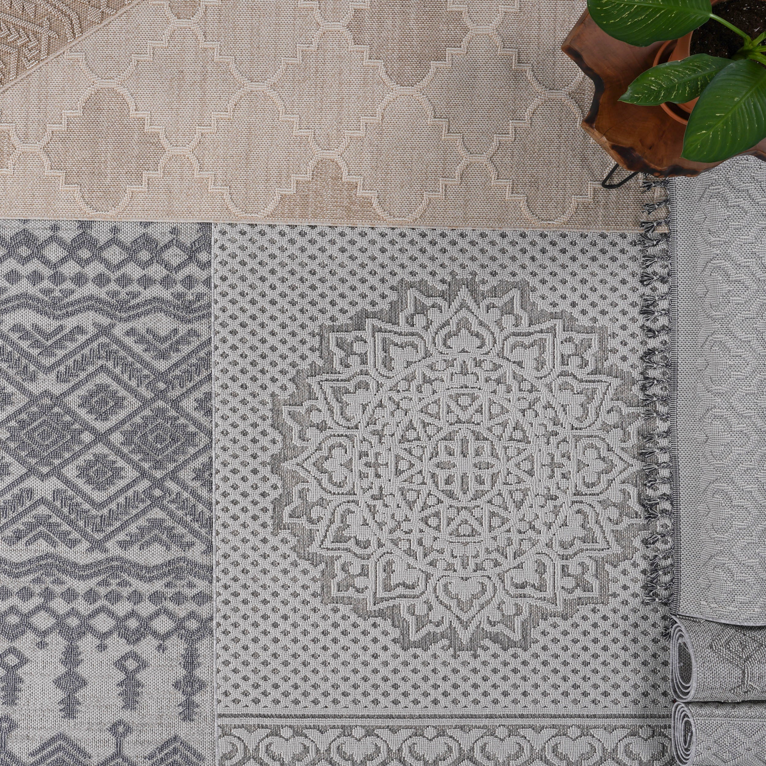 NAAR Guros Collection 2X8 Ivory / Trellis Indoor / Outdoor Runner Rug