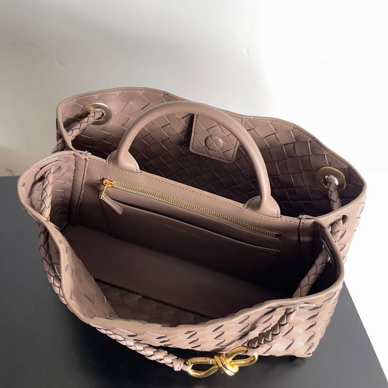 Bottega Veneta Bottega Veneta Andiamo East/West Small Tote Bag