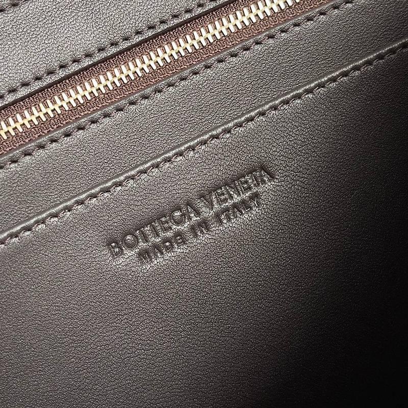 Bottega Veneta Bottega Veneta Andiamo East/West Small Tote Bag