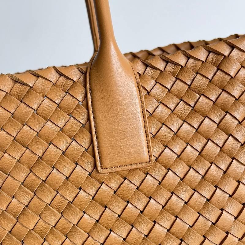 Bottega Veneta Medium Intreccio Leather Bag Tote