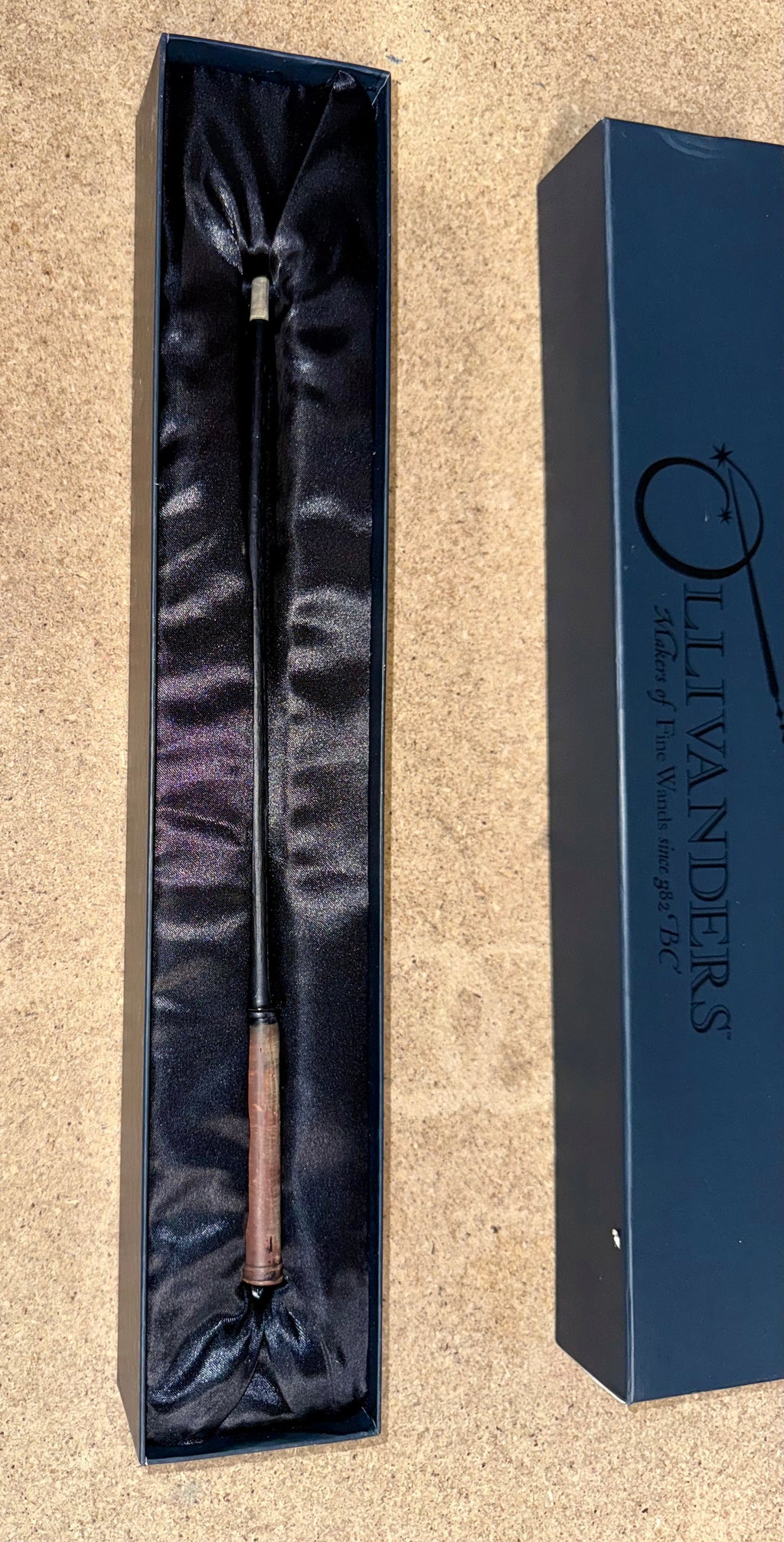 Ollivanders Maker Of Fine Wands Hawthorne 6 Harry Potter SKU 1230279-1 Wand