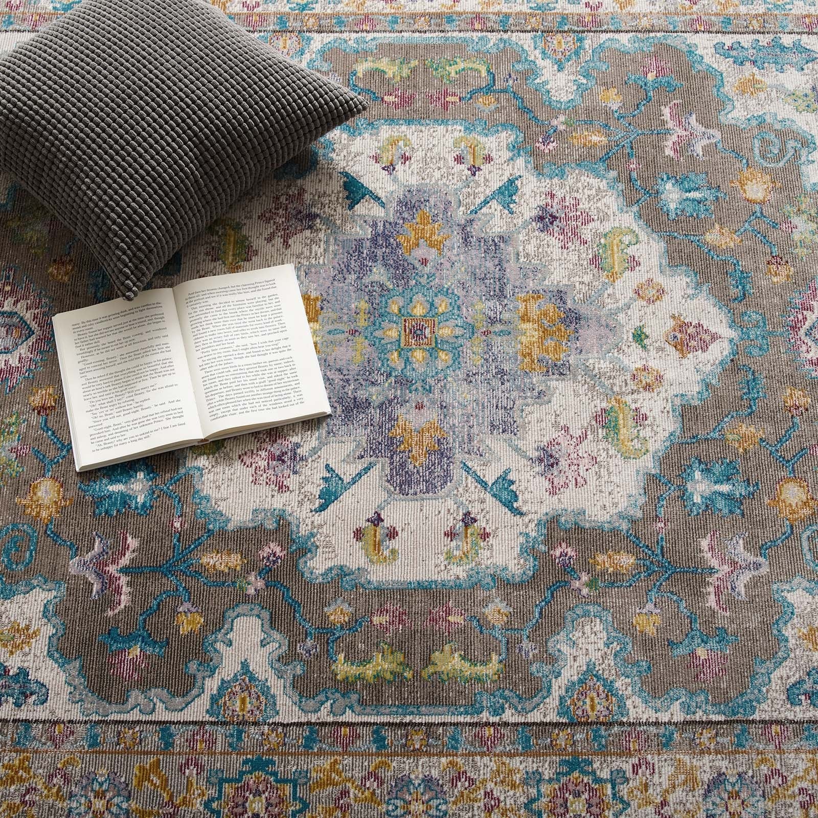 Success Anisah Distressed Floral Vintage Medallion 5x8 Area Rug by Modway