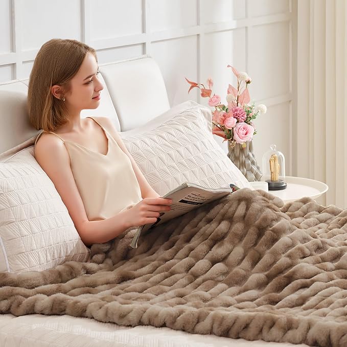 Ultra Soft Luxury Faux Fur Twin Blanket for Counch,Fuzzy Fluffy Plush Warm Cozy Elegant Wrinkled Blanket for Sofa Bedroom Living Room,（60"x80",Tie-dye Coffee）