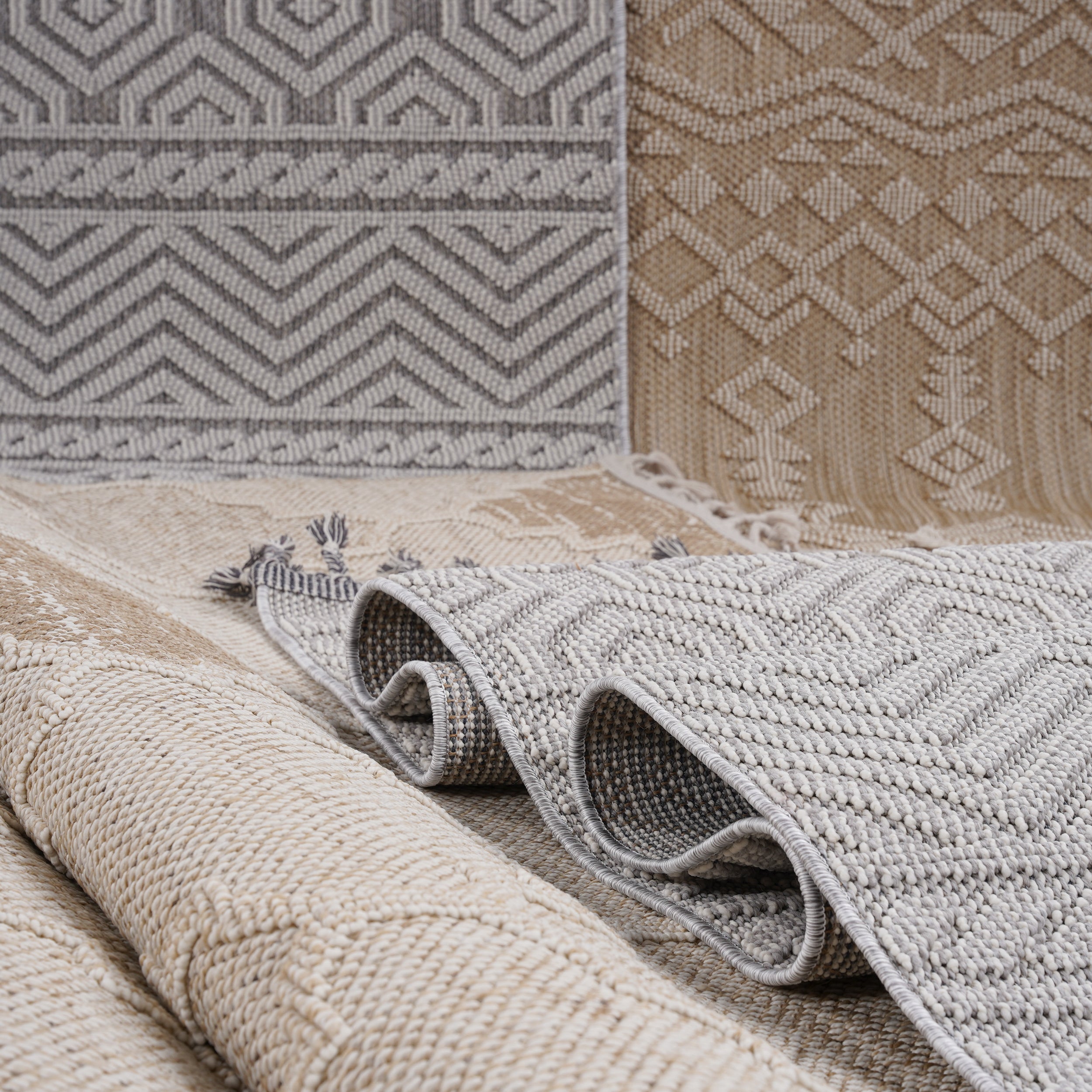 NAAR Guros Collection 6X9 White / Geometric Indoor/ Outdoor Area Rug