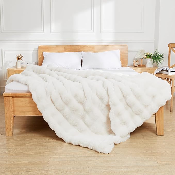 Latepis Luxury Faux Fur Throw Blanket Fuzzy for Couch Soft Thick Blanket for Bed Sofa Cute Plush Fuzzy Warm Blanket for All Seasons Ideal Gifts Luxury Throw Blanket Beige 50x60 Inch, 860gsm