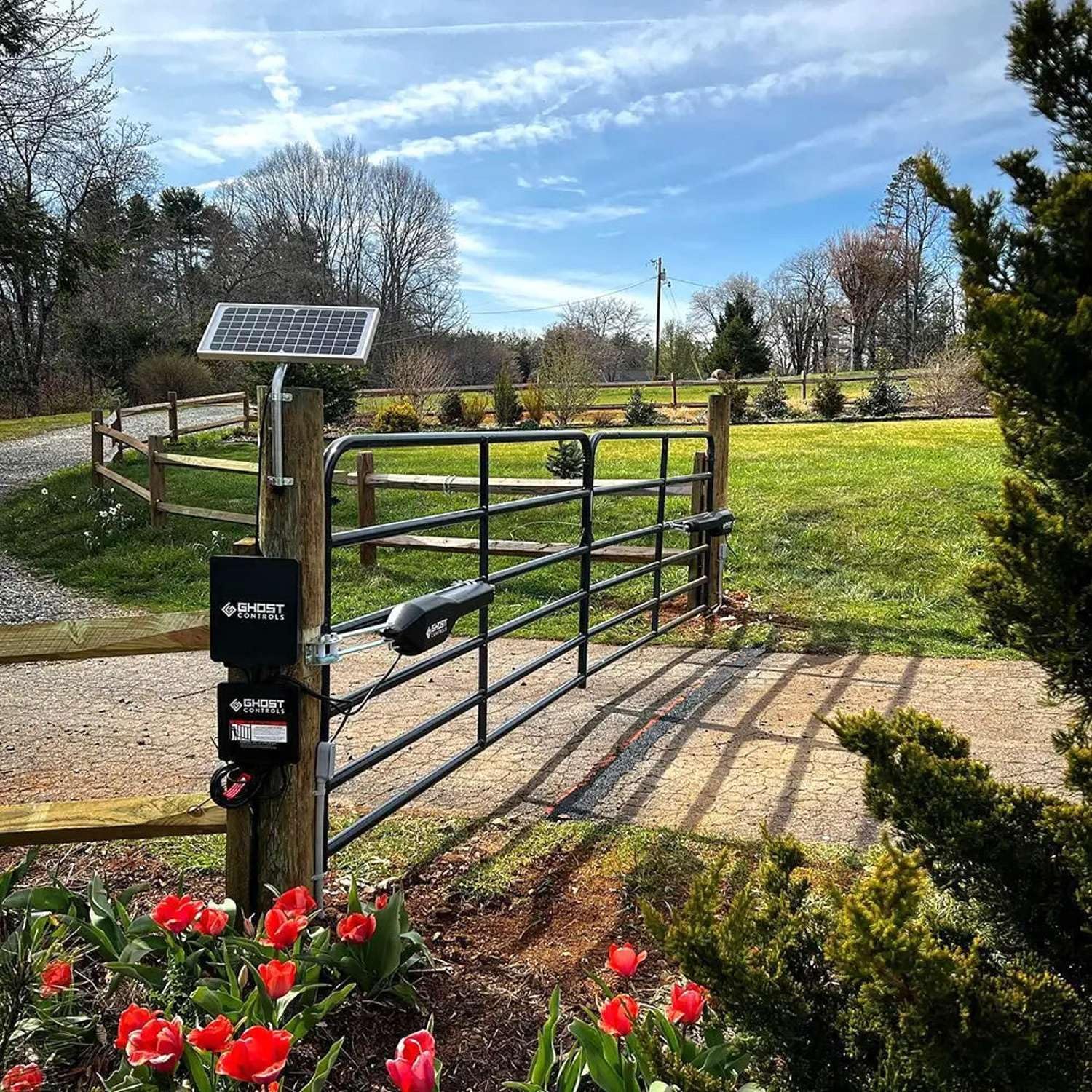 GC GHOST CONTROLS Solar Heavy-Duty Automatic Gate Opener Kit for Driveway Swing Gates with Long-Range Solar Gate Opener Remote - Model TSS1XP