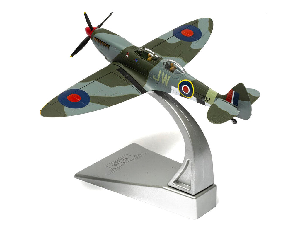 Supermarine Spitfire T.9 Aircraft "PV202 Aerial Collective at Duxford Airfield" British Royal Air Force "The Aviation Archive" Series 1/72 Diecast Model by Corgi