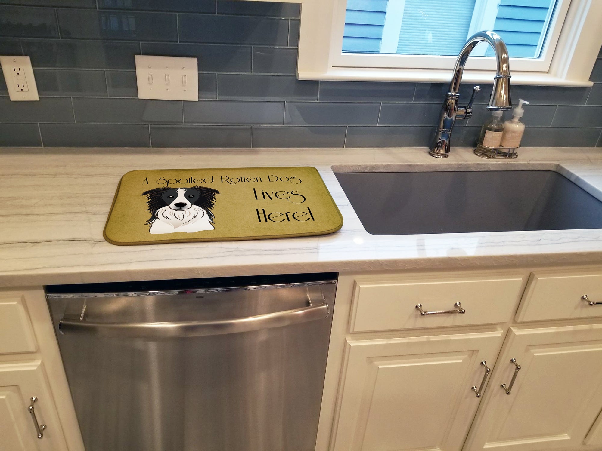 Border Collie Spoiled Dog Lives Here Dish Drying Mat Absorbent Dish Drying Mat Pad for Kitchen Counter Dish Drainer Mat for Countertop, 14 x 21", Multicolor