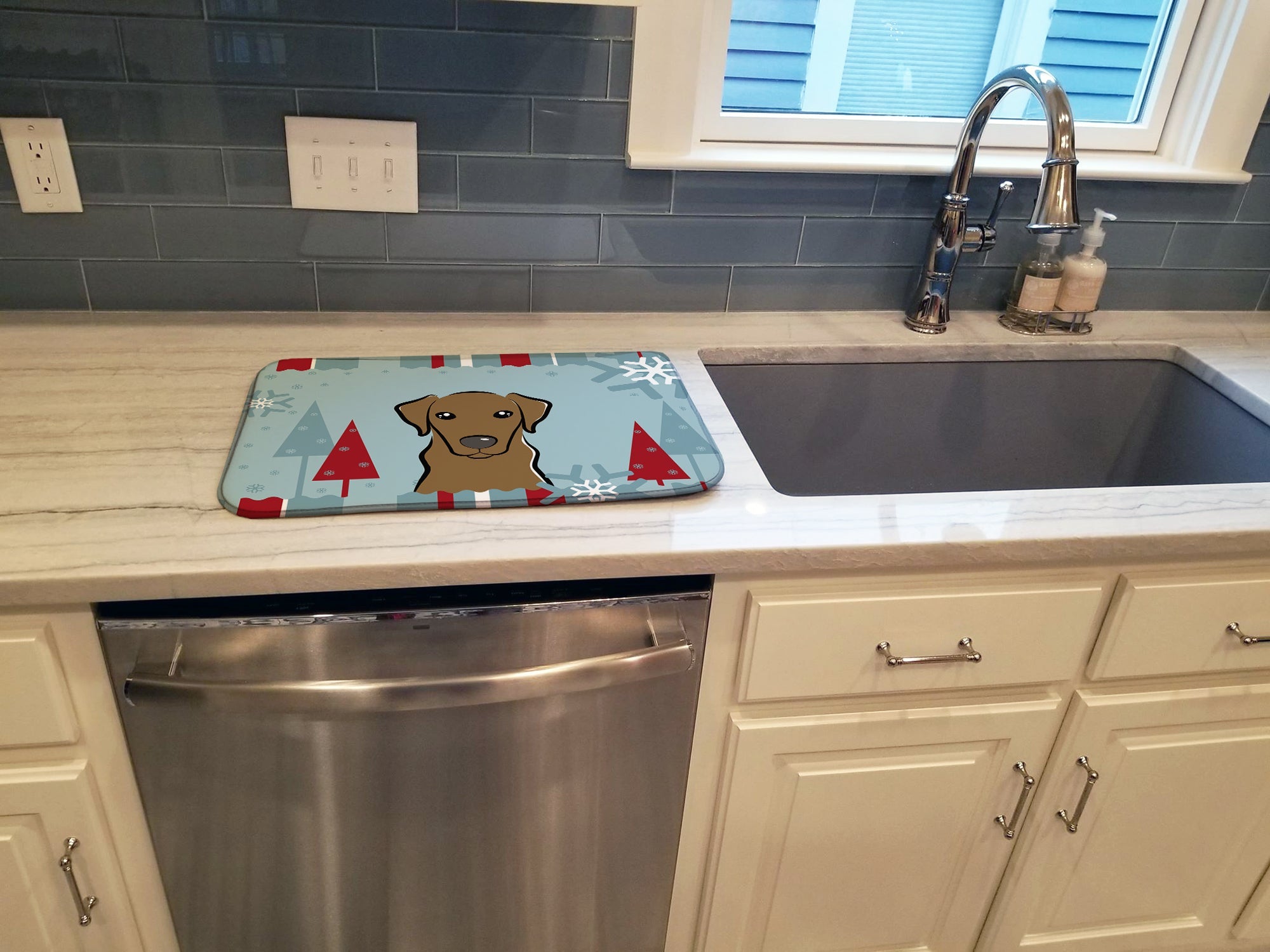 Winter Holiday Chocolate Labrador Dish Drying Mat Absorbent Dish Drying Mat Pad for Kitchen Counter Dish Drainer Mat for Countertop, 14 x 21", Multicolor