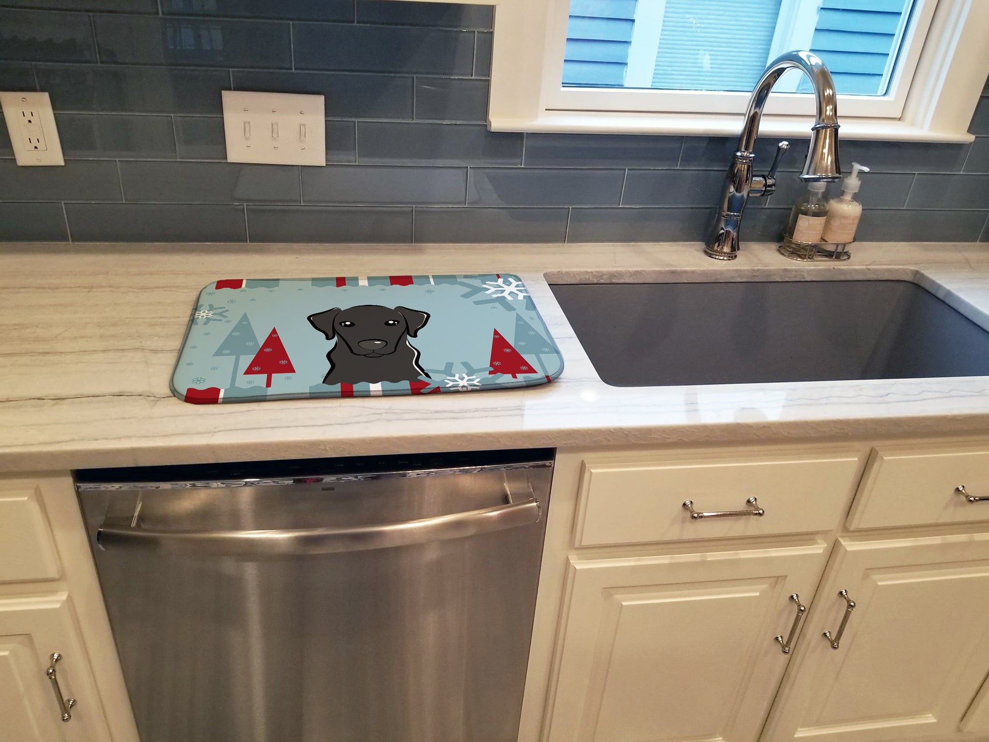 Winter Holiday Black Labrador Dish Drying Mat Absorbent Dish Drying Mat Pad for Kitchen Counter Dish Drainer Mat for Countertop, 14 x 21", Multicolor