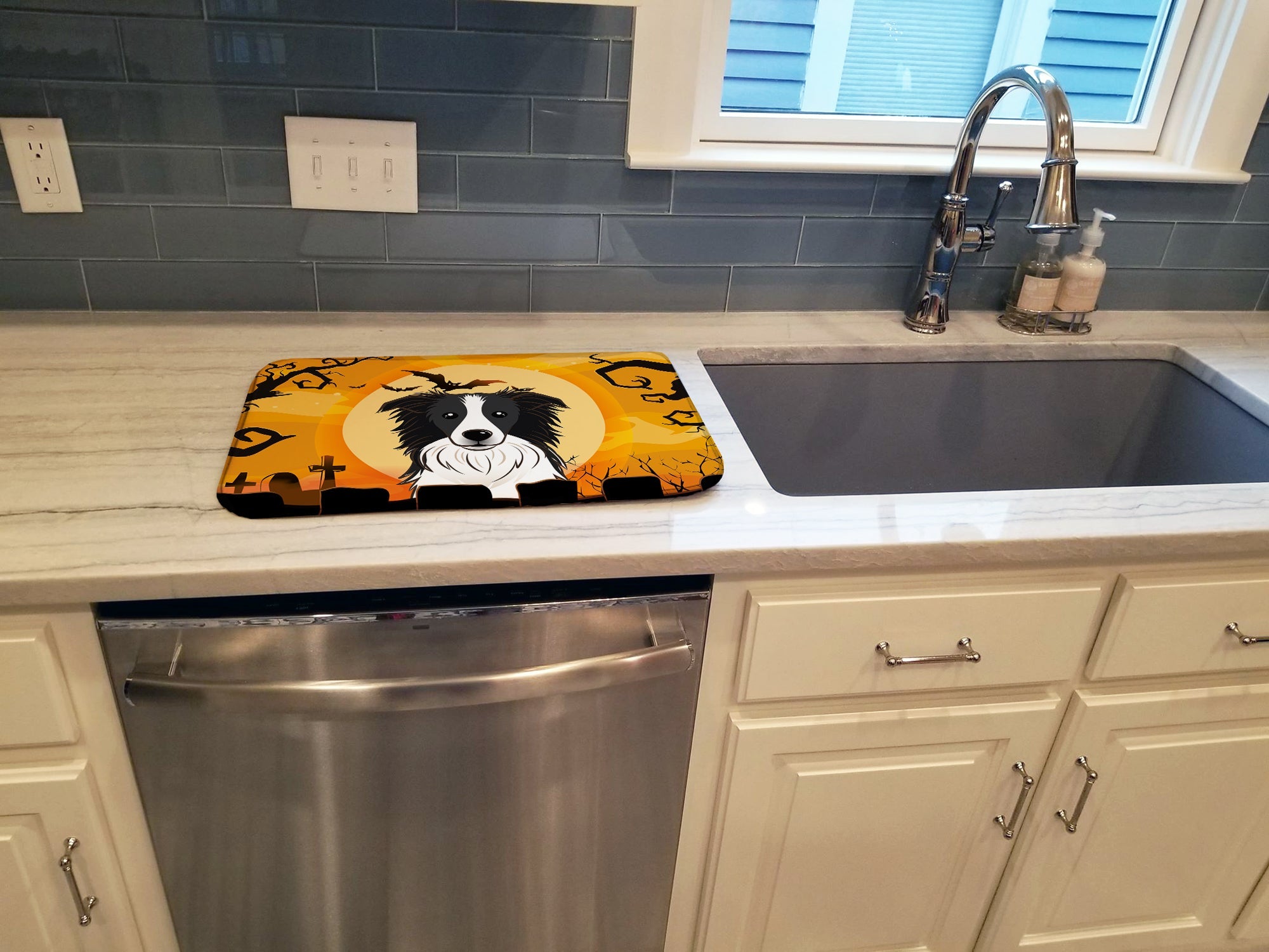 Halloween Border Collie Dish Drying Mat Absorbent Dish Drying Mat Pad for Kitchen Counter Dish Drainer Mat for Countertop, 14 x 21", Multicolor