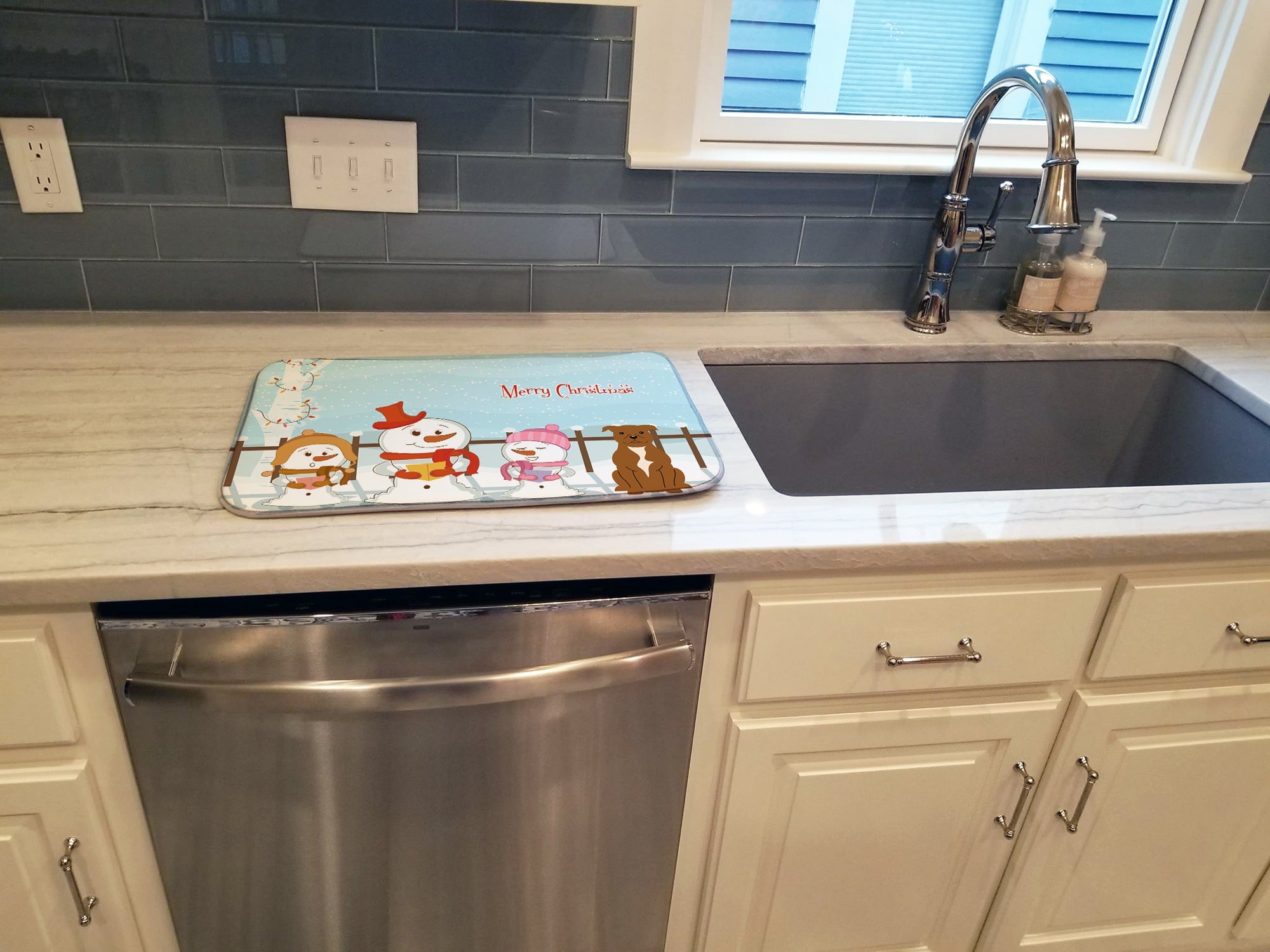 Merry Christmas Carolers Staffordshire Bull Terrier Brown Dish Drying Mat Absorbent Dish Drying Mat Pad for Kitchen Counter Dish Drainer Mat for Countertop, 14 x 21", Multicolor