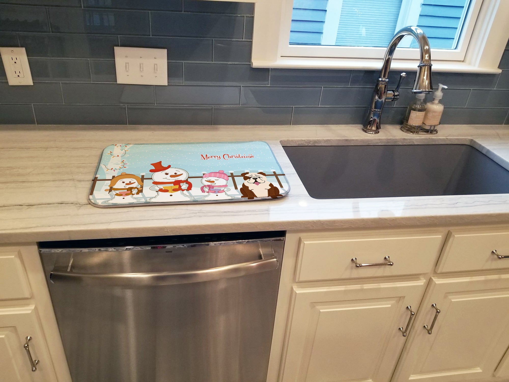 Merry Christmas Carolers English Bulldog Brindle White Dish Drying Mat Absorbent Dish Drying Mat Pad for Kitchen Counter Dish Drainer Mat for Countertop, 14 x 21", Multicolor