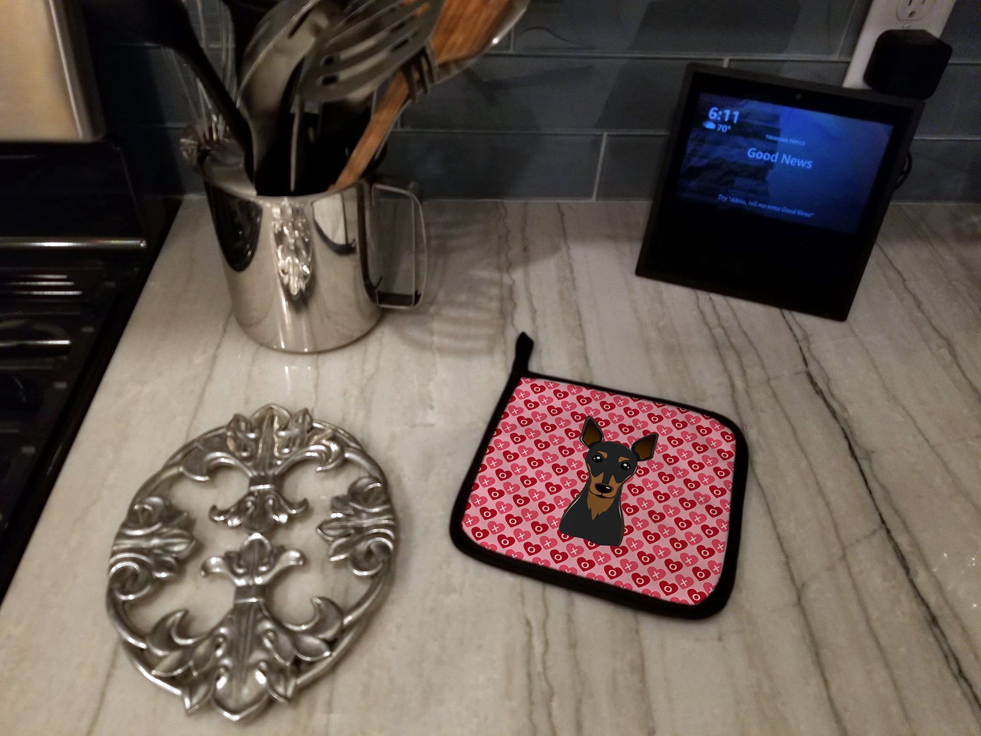 Min Pin Hearts Pot Holders - Set of 2 - Heat-Resistant Kitchen Essentials BB5310PTHD