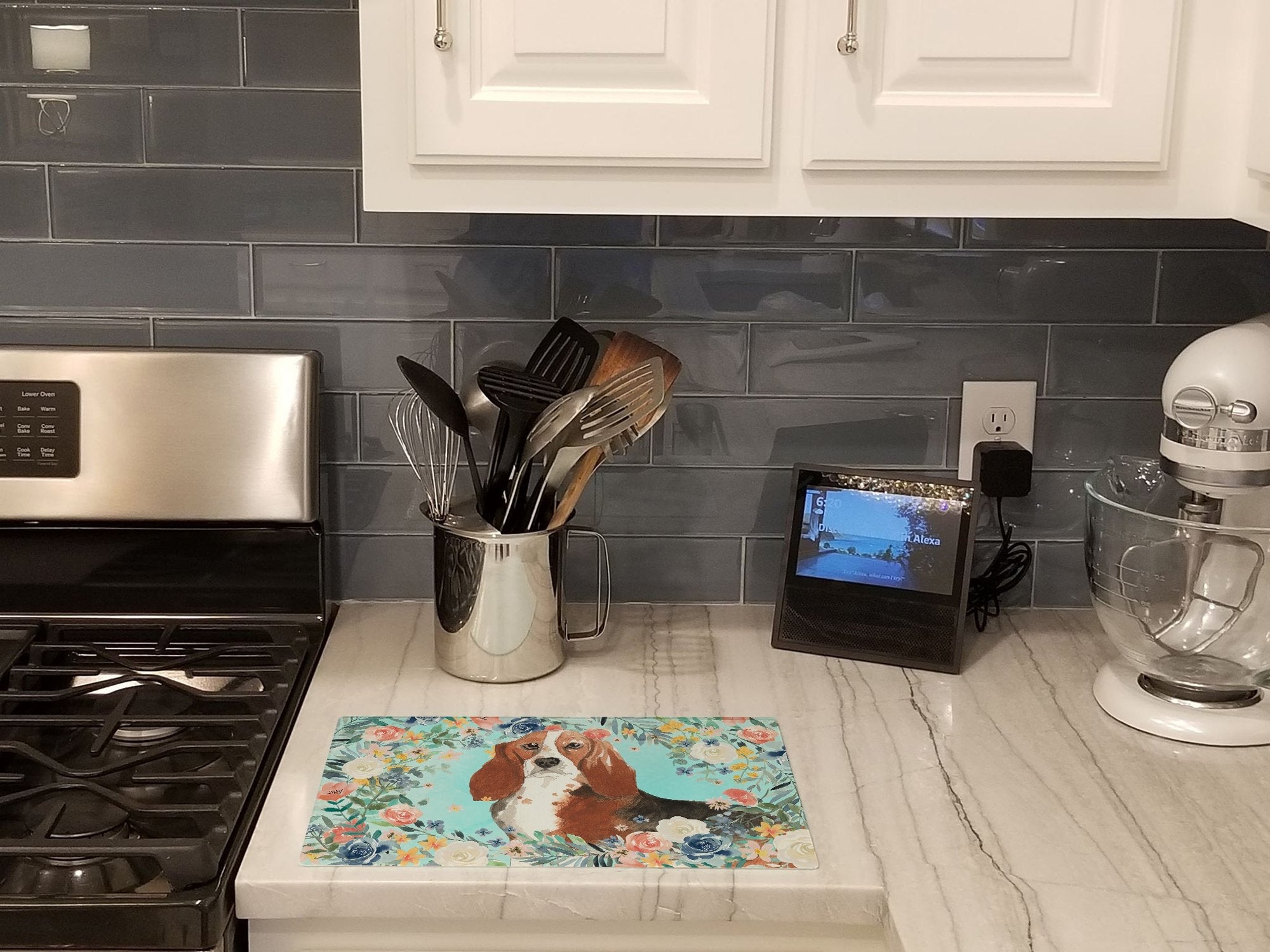 Basset Hound Cutting Board Tempered Glass Kitchen Cutting Surface, Heat Resistant Chopping, Non-Slip Feet, Food Prep & Serving