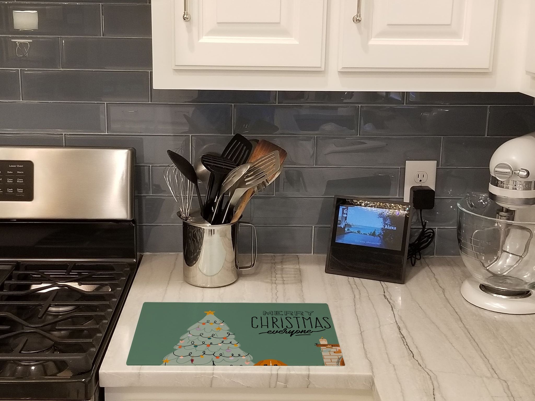 Tricolor Beagle Christmas Everyone Cutting Board Tempered Glass Kitchen Cutting Surface, Heat Resistant Chopping, Non-Slip Feet, Food Prep & Serving