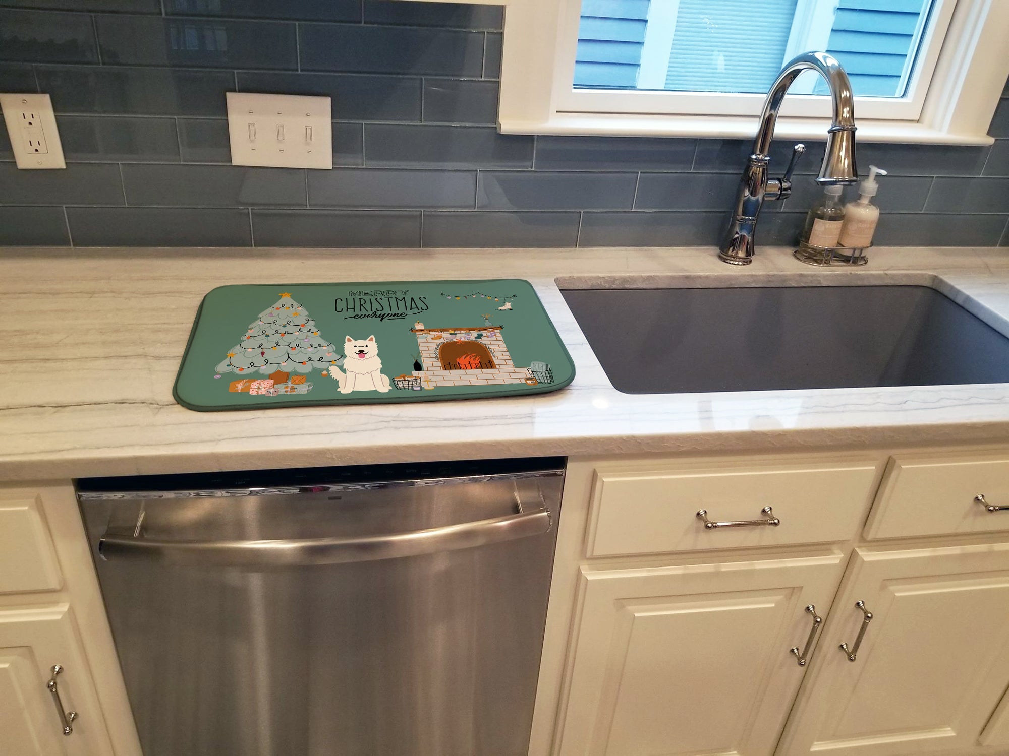 White German Shepherd Christmas Everyone Dish Drying Mat Absorbent Dish Drying Mat Pad for Kitchen Counter Dish Drainer Mat for Countertop, 14 x 21", Multicolor
