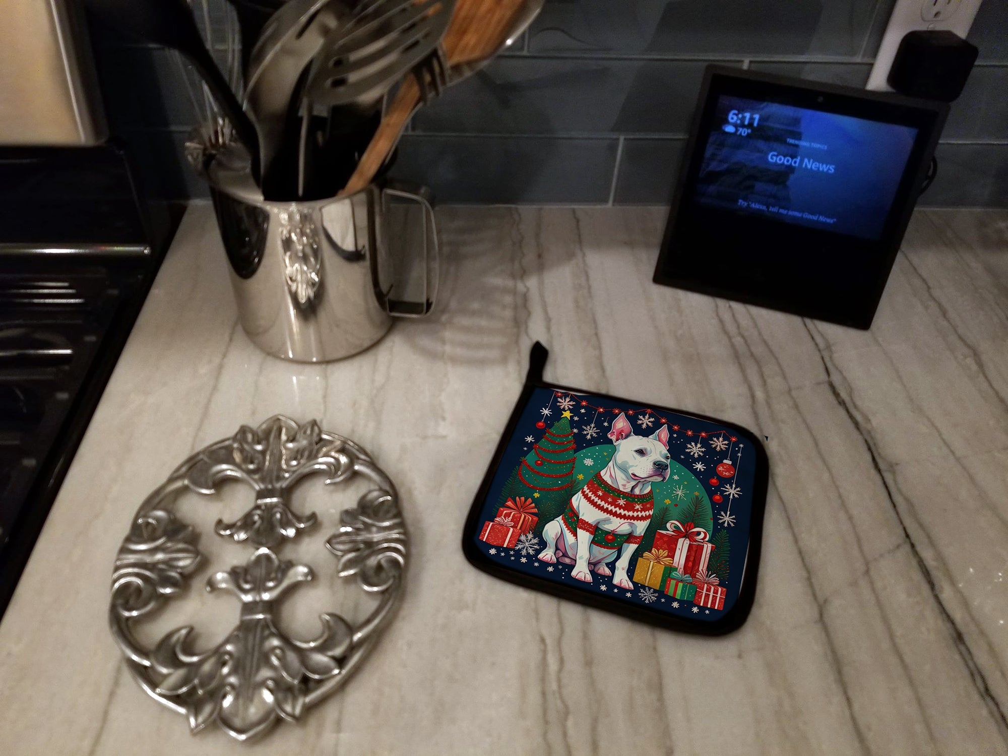 White Pit Bull Terrier Christmas Pot Holder Set of 2 Heat Resistant Quilted Hot Pads 7.5 x 7.5 Inch, Insulated Kitchen Trivets for Cooking & Baking