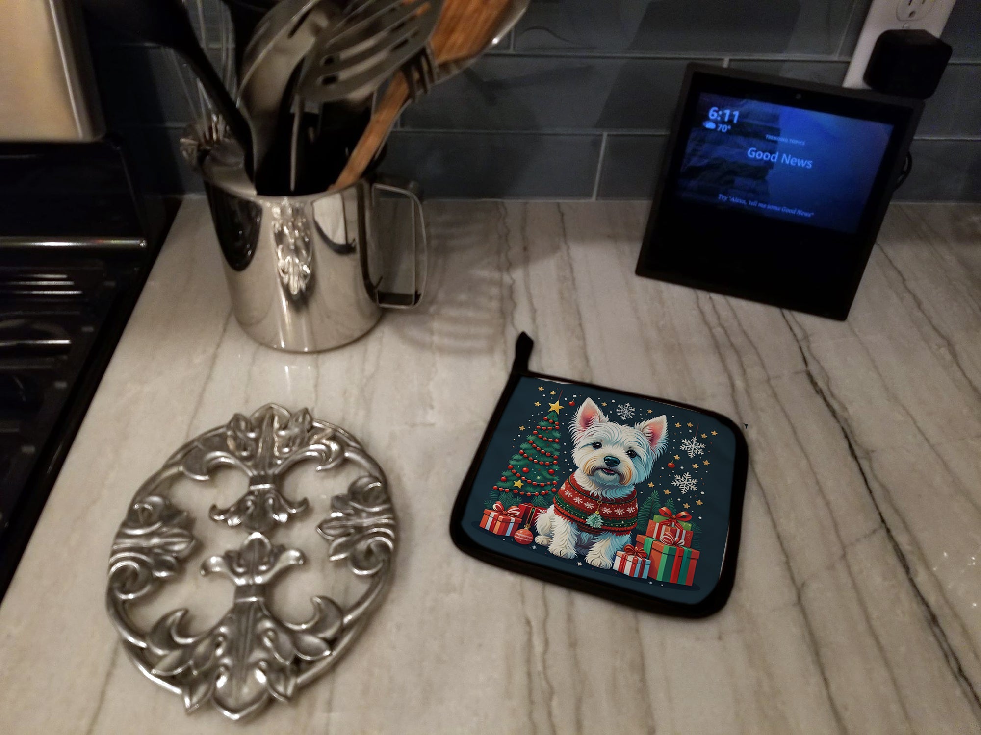 Westie Christmas Pot Holder Set of 2 Heat Resistant Quilted Hot Pads 7.5 x 7.5 Inch, Insulated Kitchen Trivets for Cooking & Baking