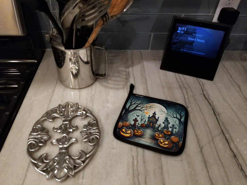 Graveyard Spooky Halloween Pot Holder Set of 2 Heat Resistant Quilted Hot Pads 7.5 x 7.5 Inch, Insulated Kitchen Trivets for Cooking & Baking