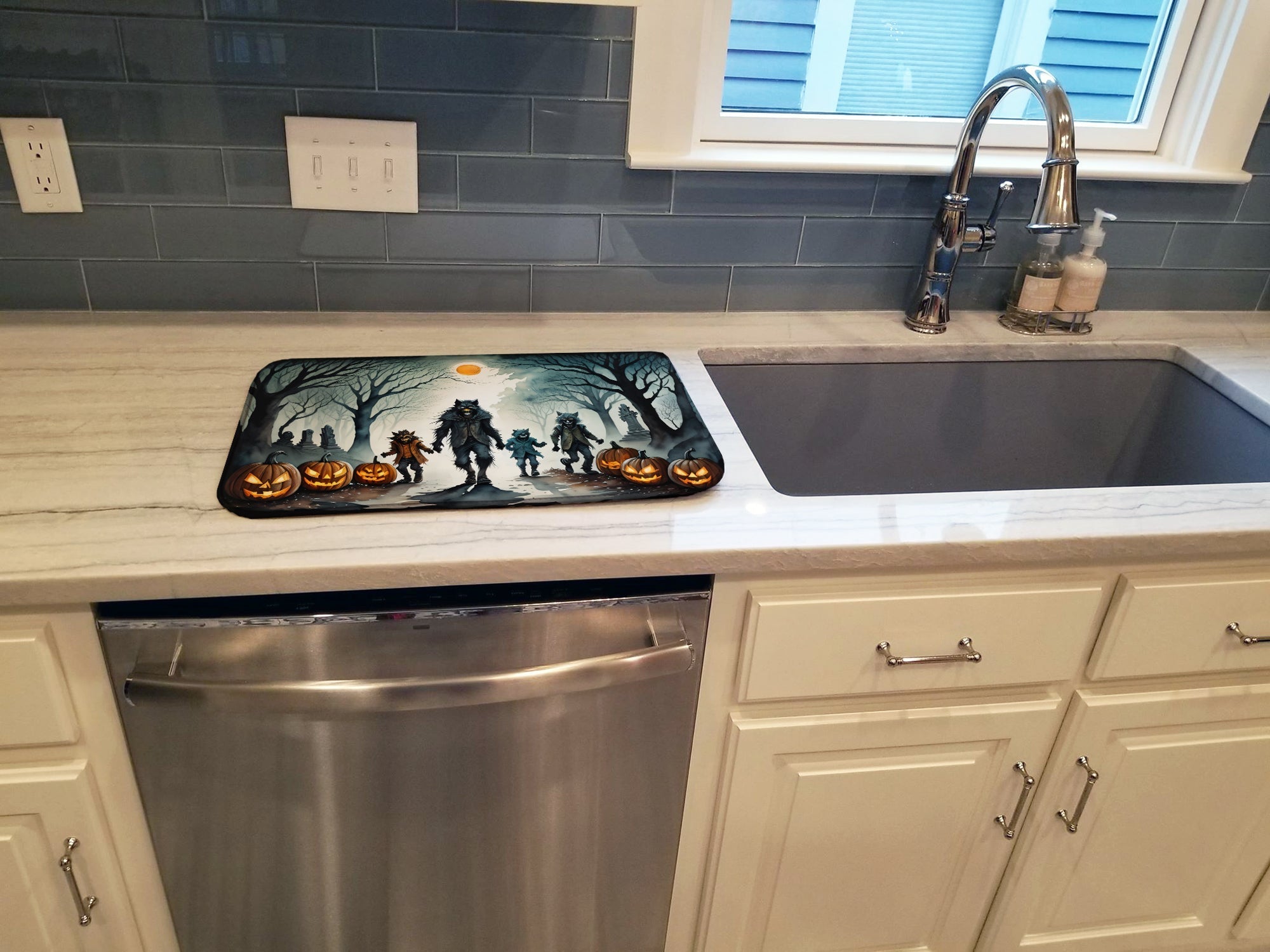 Werewolves Spooky Halloween Dish Drying Mat Absorbent Dish Drying Mat Pad for Kitchen Counter Dish Drainer Mat for Countertop, 14 x 21", Multicolor
