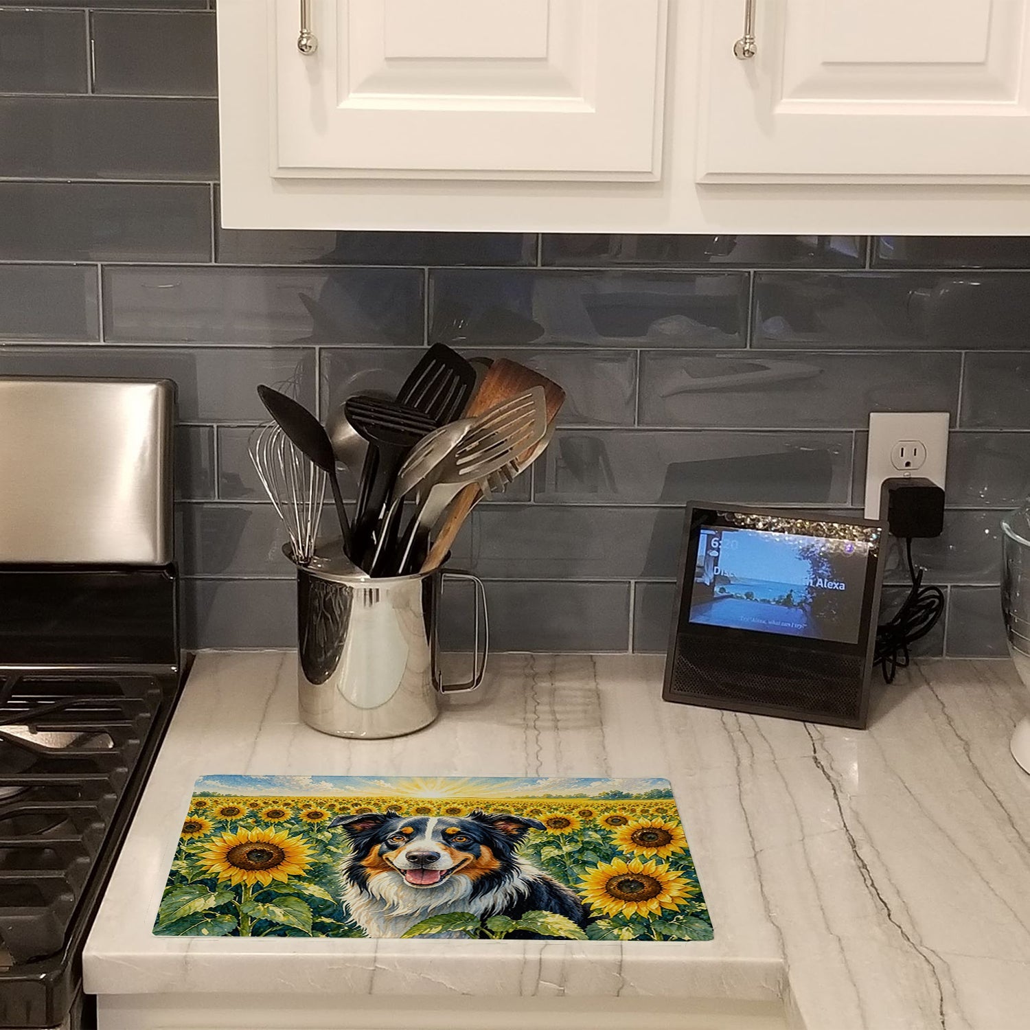 Border Collie in Sunflowers Cutting Board Tempered Glass Kitchen Cutting Surface, Heat Resistant Chopping Board with Non-Slip Feet, Decorative Food Prep & Serving