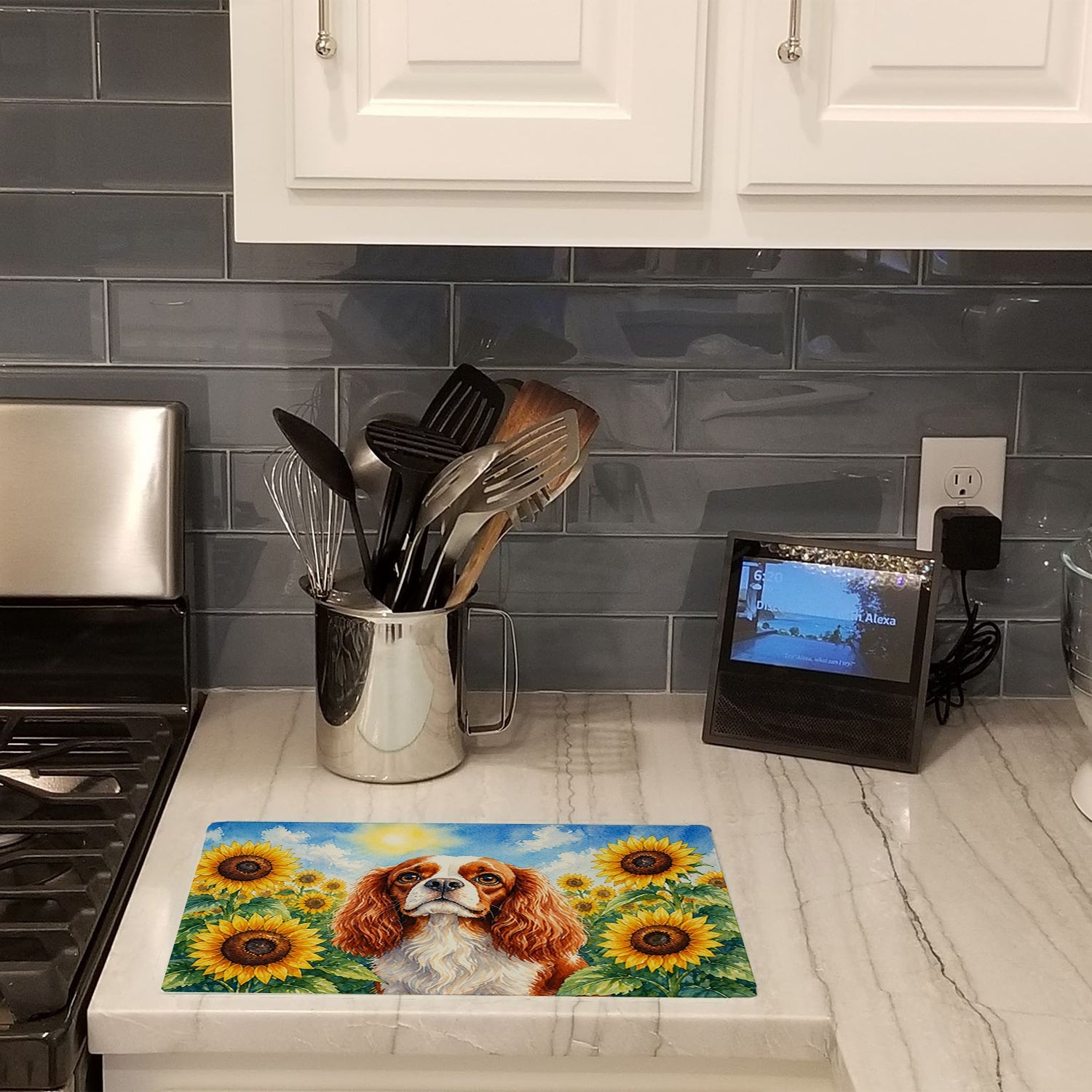 Cavalier Spaniel in Sunflowers Cutting Board Tempered Glass Kitchen Cutting Surface, Heat Resistant Chopping Board with Non-Slip Feet, Decorative Food Prep & Serving