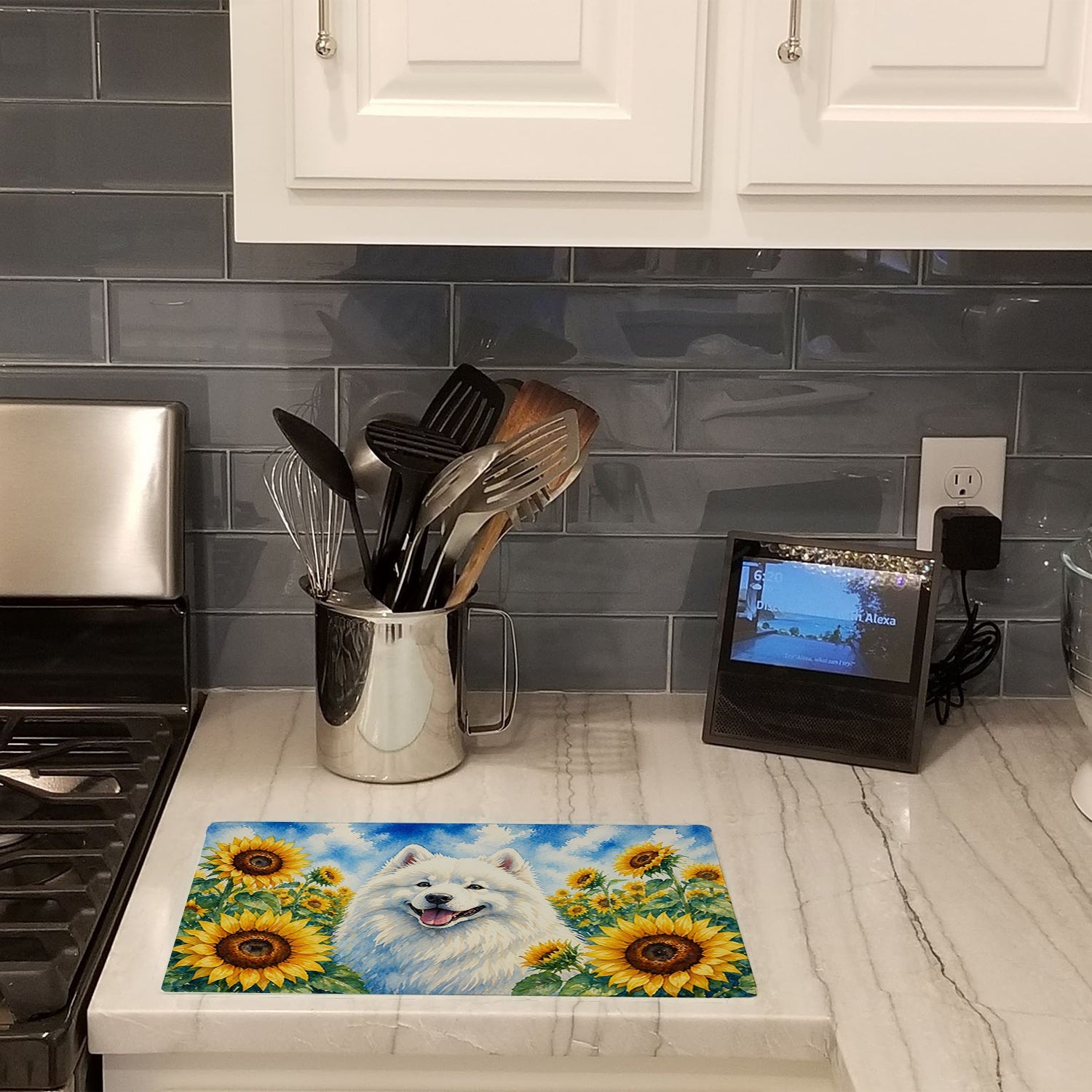 Samoyed in Sunflowers Cutting Board Tempered Glass Kitchen Cutting Surface, Heat Resistant Chopping Board with Non-Slip Feet, Decorative Food Prep & Serving