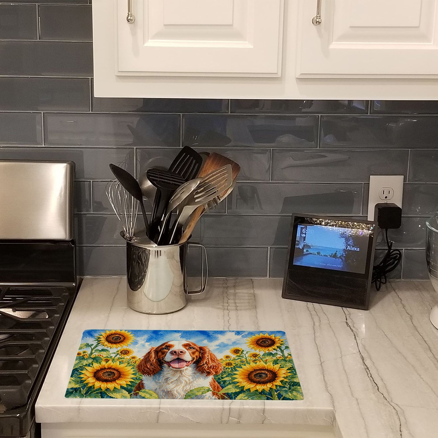 Welsh Springer Spaniel in Sunflowers Cutting Board Tempered Glass Kitchen Cutting Surface, Heat Resistant Chopping Board with Non-Slip Feet, Decorative Food Prep & Serving