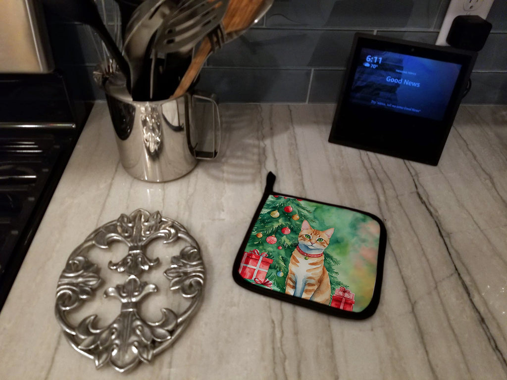Arabian Mau Cat By the Christmas Tree Pot Holder Set of 2 Heat Resistant Quilted Hot Pads 7.5 x 7.5 Inch, Insulated Kitchen Trivets for Cooking & Baking
