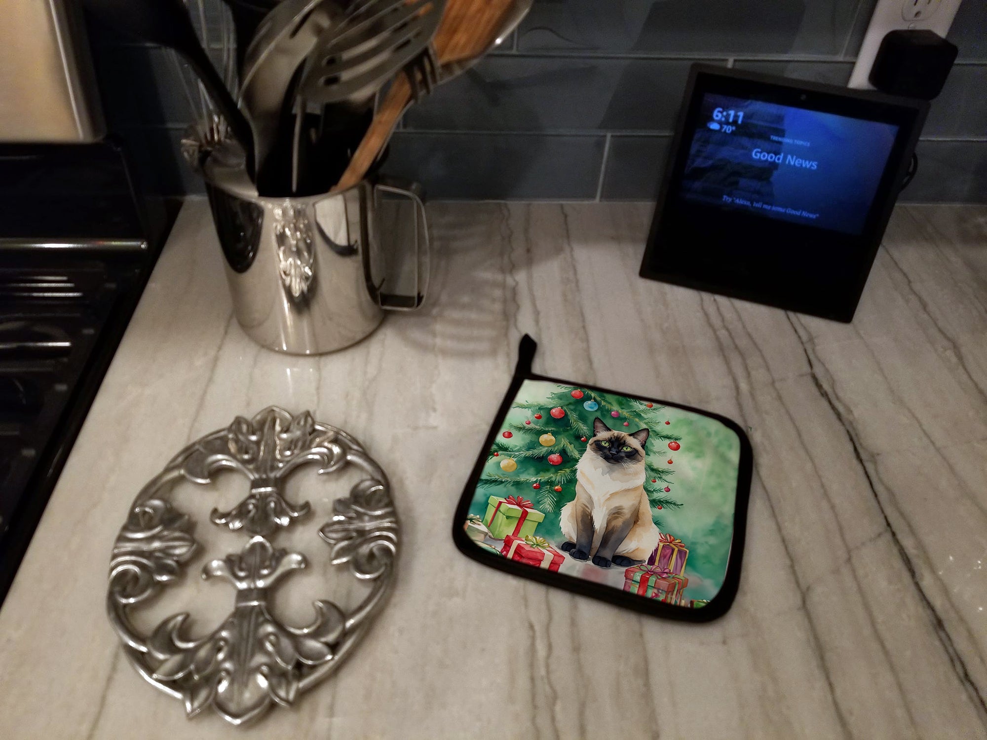 Birman Cat By the Christmas Tree Pot Holder Set of 2 Heat Resistant Quilted Hot Pads 7.5 x 7.5 Inch, Insulated Kitchen Trivets for Cooking & Baking