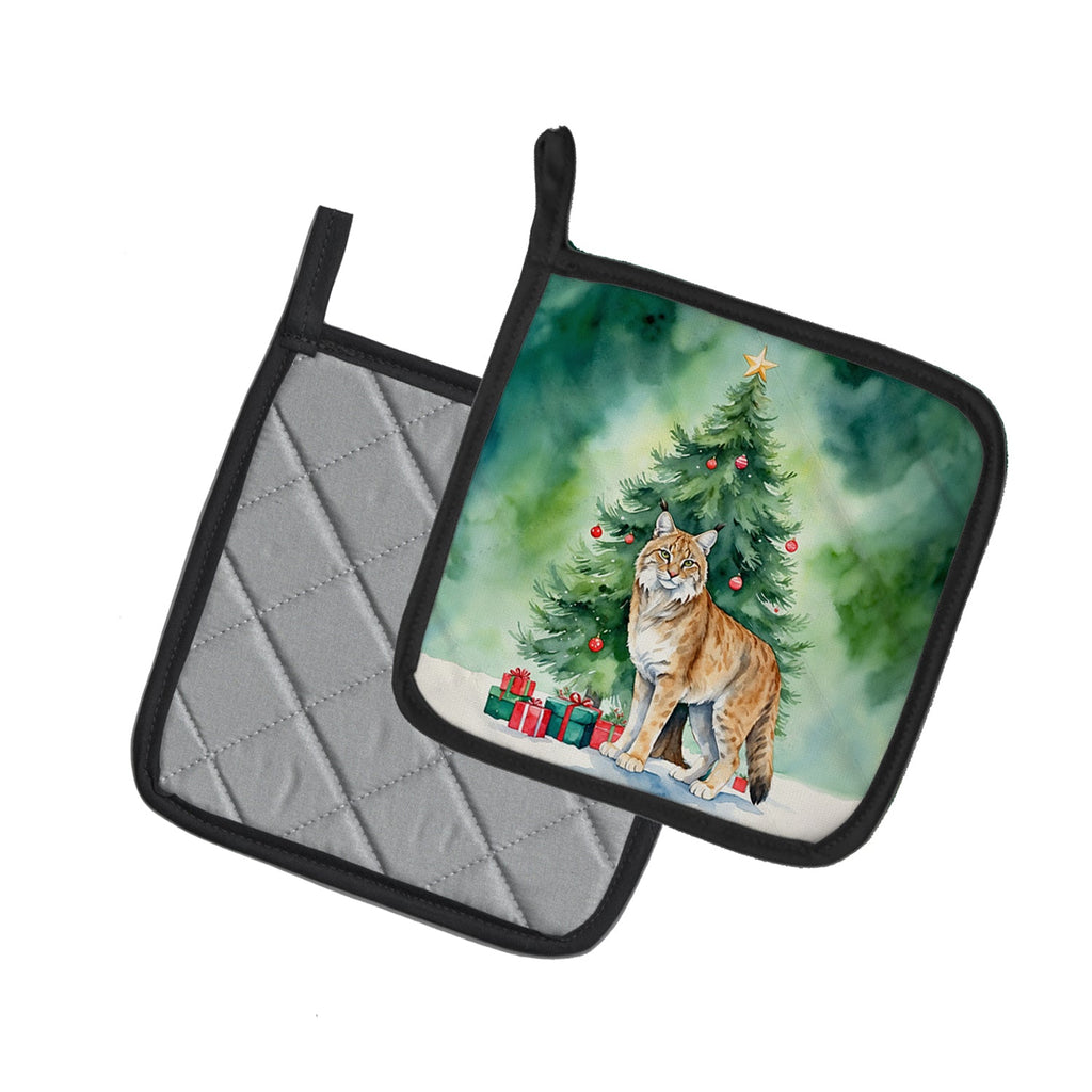 Highlander Lynx Cat By the Christmas Tree Pot Holder Set of 2 Heat Resistant Quilted Hot Pads 7.5 x 7.5 Inch, Insulated Kitchen Trivets for Cooking & Baking
