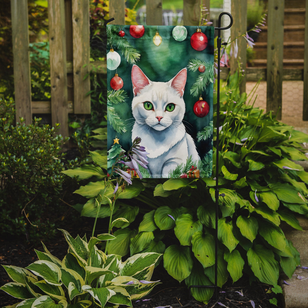 Khao Manee Cat By the Christmas Tree Garden Flag Mailbox Decorative Yard Banner Outside Patio Artwork for Flower Beds, Garden Size, Multicolor