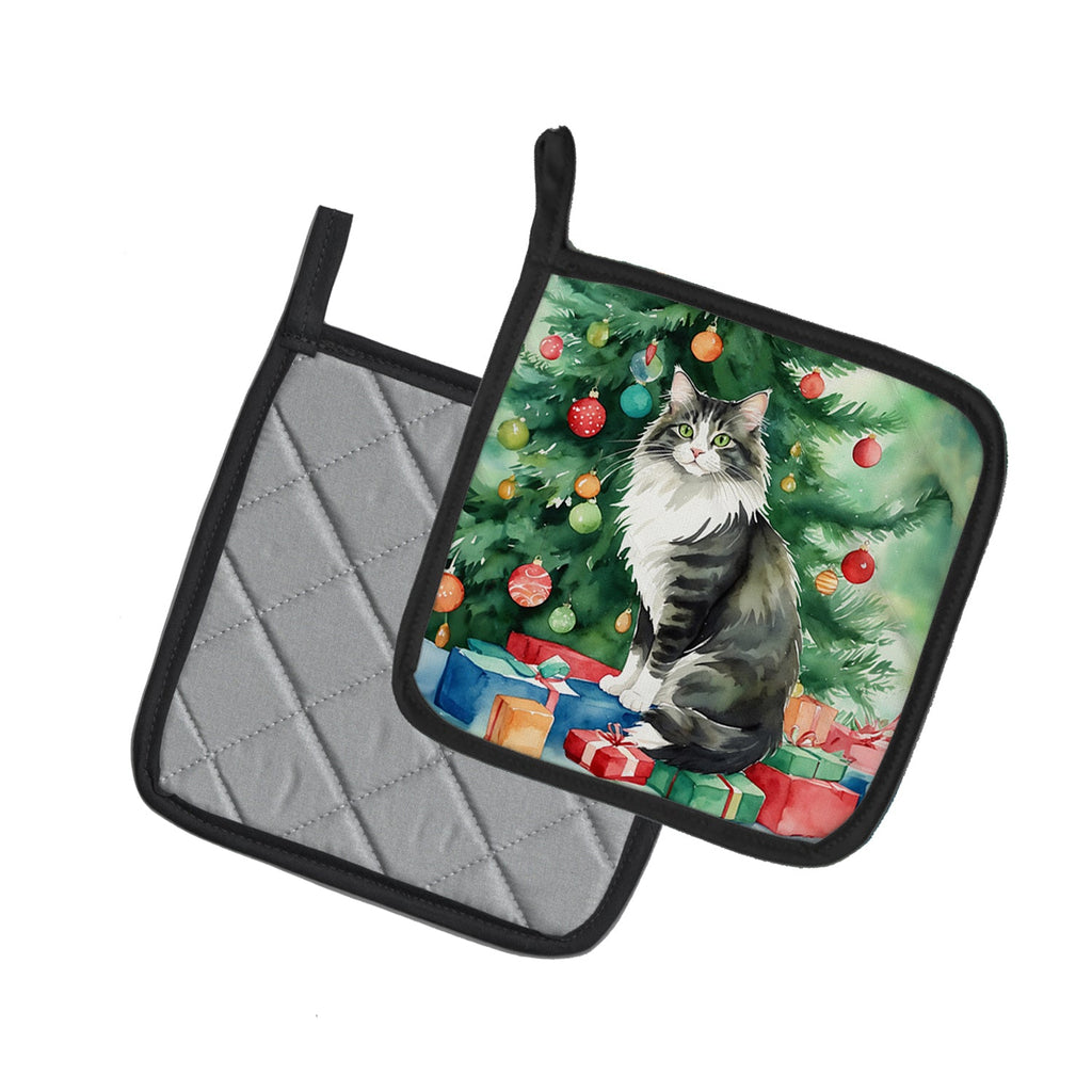 Norwegian Forest Cat By the Christmas Tree Pot Holder Set of 2 Heat Resistant Quilted Hot Pads 7.5 x 7.5 Inch, Insulated Kitchen Trivets for Cooking & Baking