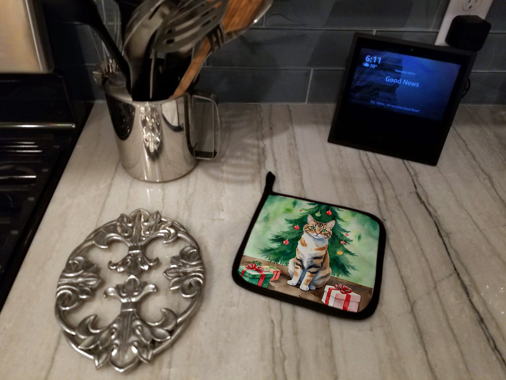 Owyhee Bob Cat By the Christmas Tree Pot Holder Set of 2 Heat Resistant Quilted Hot Pads 7.5 x 7.5 Inch, Insulated Kitchen Trivets for Cooking & Baking