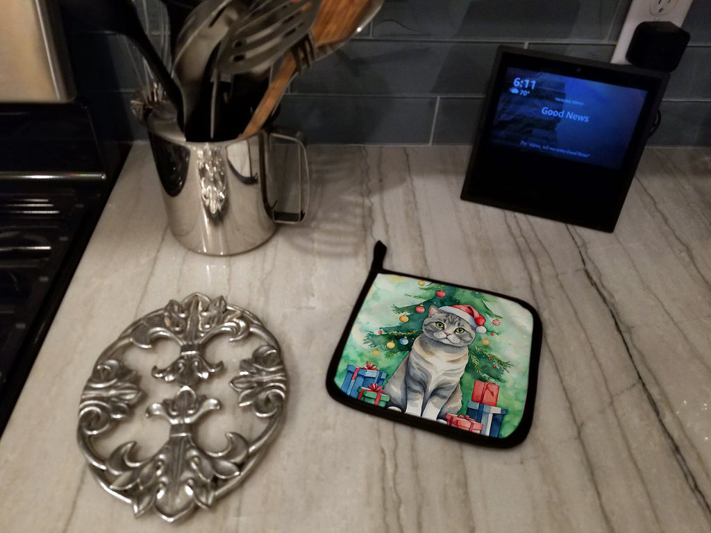 Scottish Fold Cat By the Christmas Tree Pot Holder Set of 2 Heat Resistant Quilted Hot Pads 7.5 x 7.5 Inch, Insulated Kitchen Trivets for Cooking & Baking
