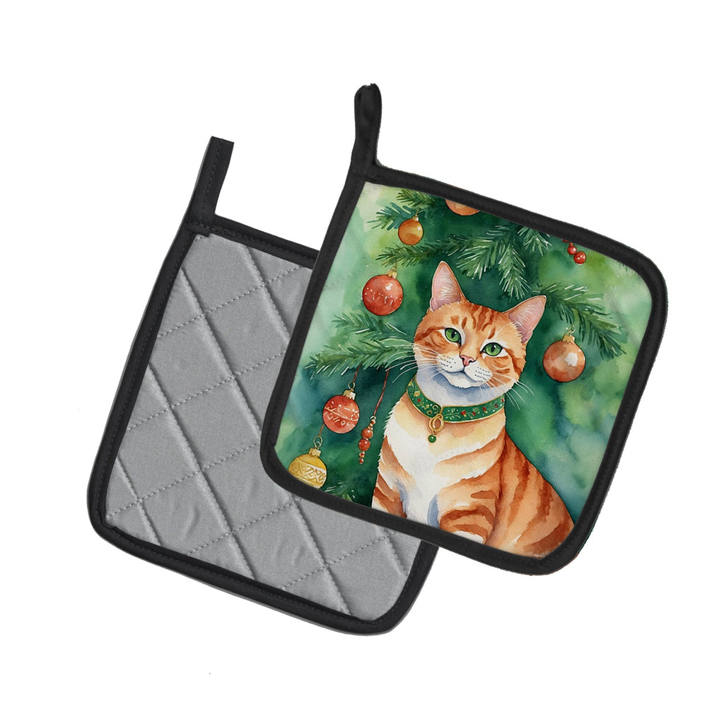 Suphalak Cat By the Christmas Tree Pot Holder Set of 2 Heat Resistant Quilted Hot Pads 7.5 x 7.5 Inch, Insulated Kitchen Trivets for Cooking & Baking