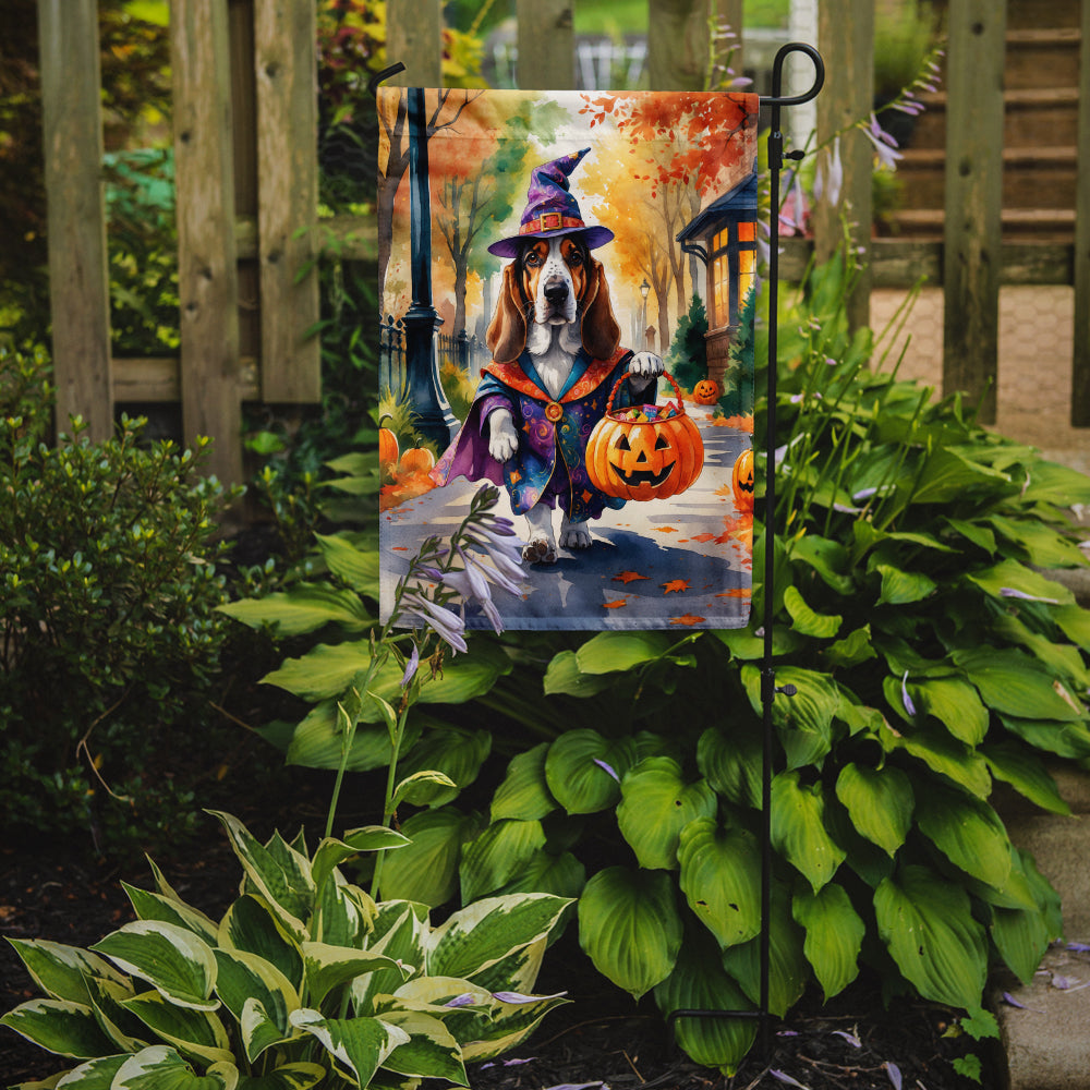 Basset Hound Halloween Trick or Treat Garden Flag Mailbox Decorative Yard Banner Outside Patio Artwork for Flower Beds, Garden Size, Multicolor