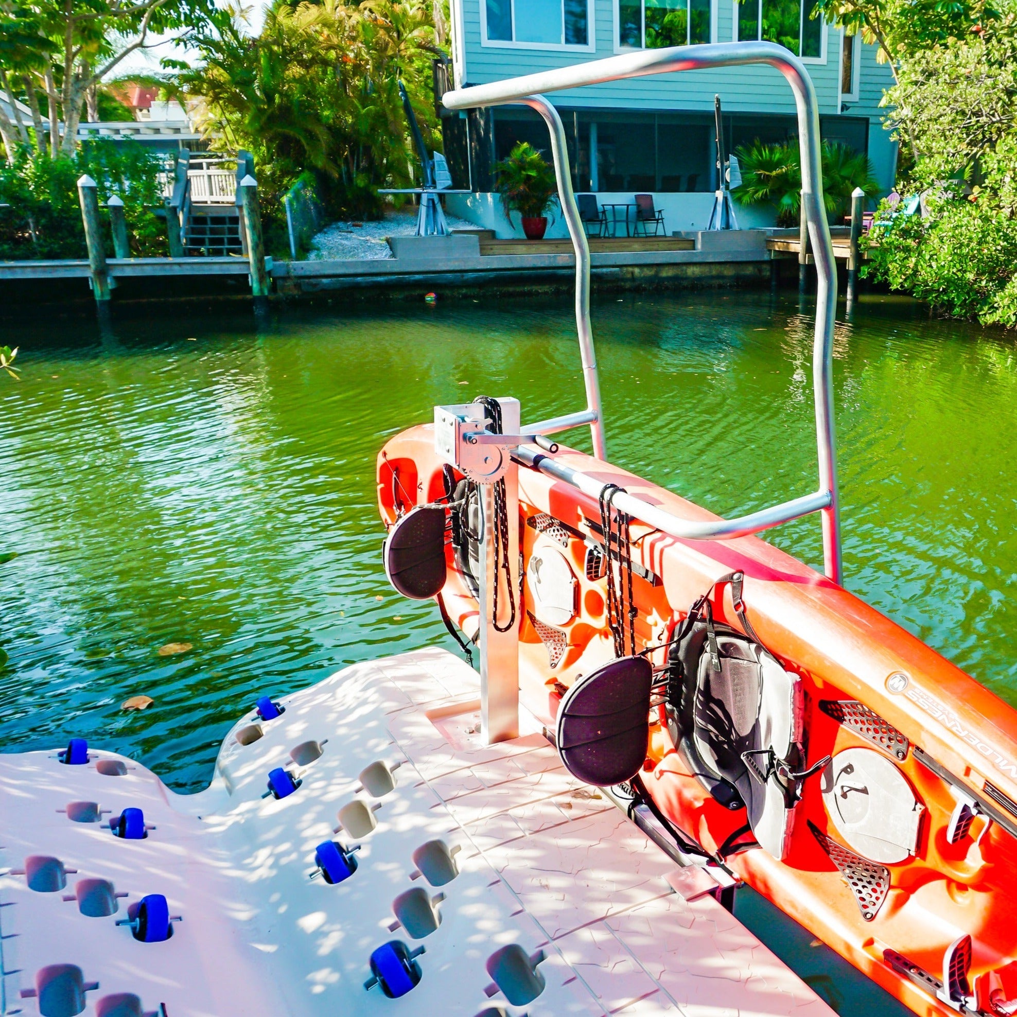 FLOATING DOCK LAUNCH & STOW