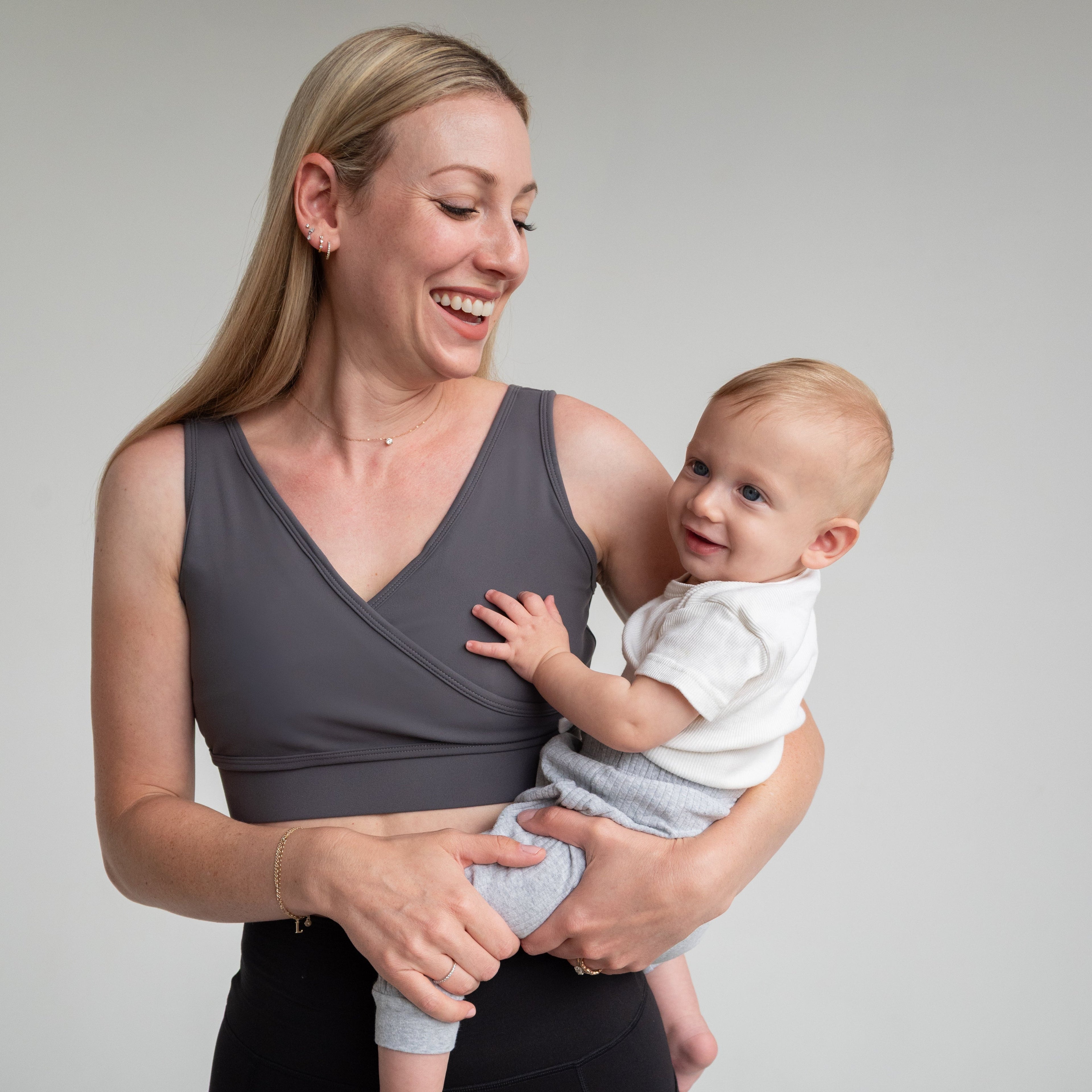 Everyday Luxe® 3.0 Nursing & Hands-Free Pumping Bra for Breastfeeding Moms