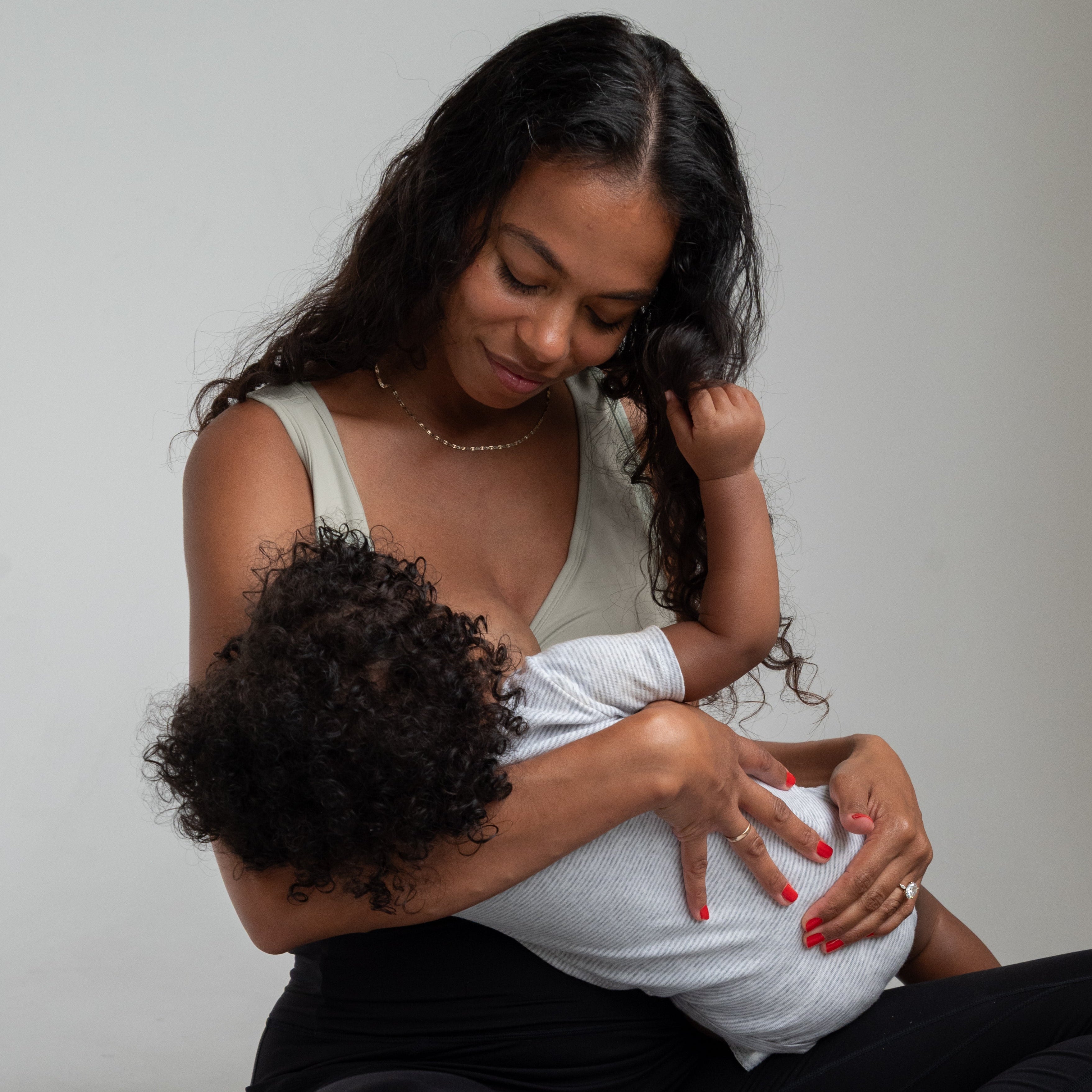 Everyday Luxe® 3.0 Nursing & Hands-Free Pumping Bra for Breastfeeding Moms