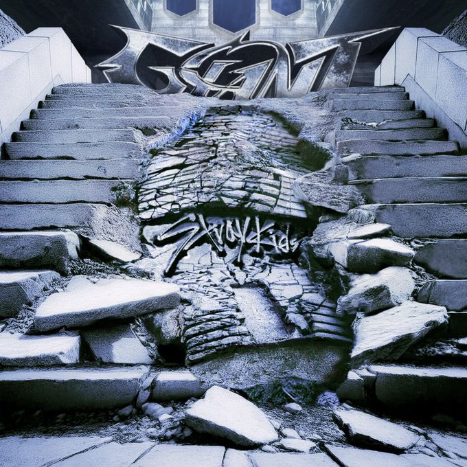 Stray Kids 2nd Japan Album - Giant