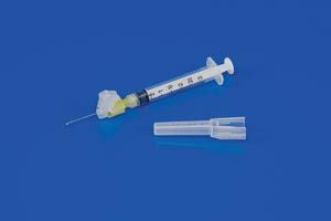 Magellan™ 1 mL 23G x 1" Hypodermic Safety Needle & Syringe Combinations - 8881811310