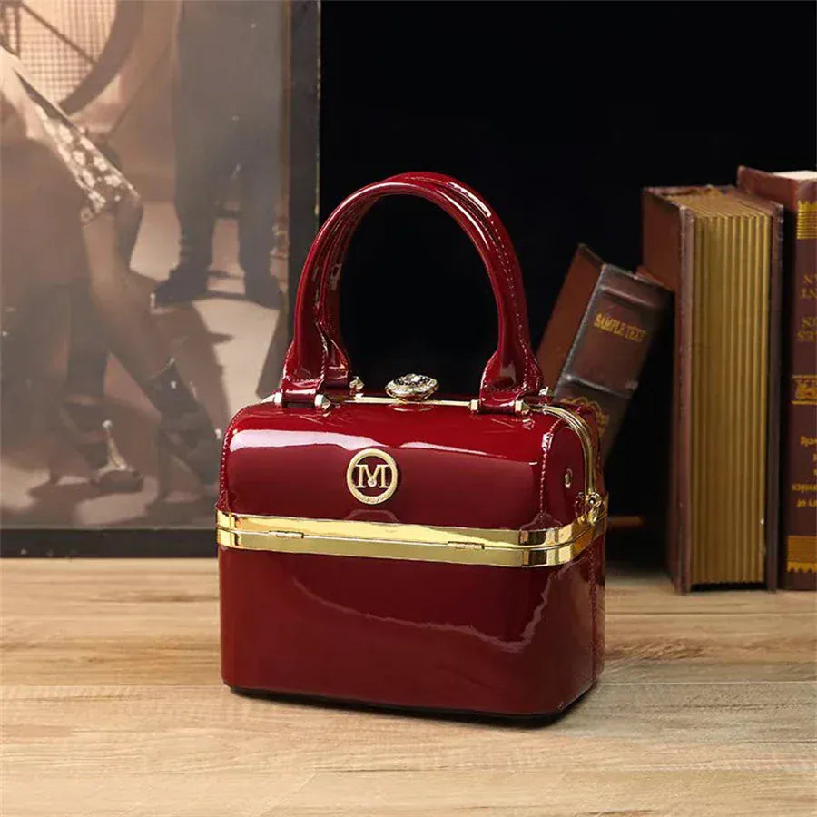 New minimalist and fashionable small handbag.