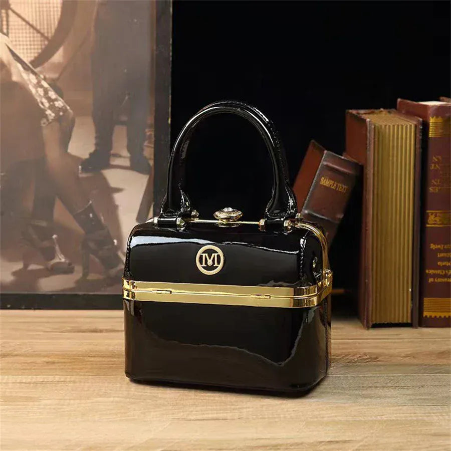 New minimalist and fashionable small handbag.