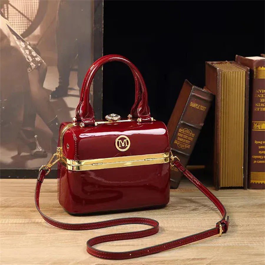 New minimalist and fashionable small handbag.