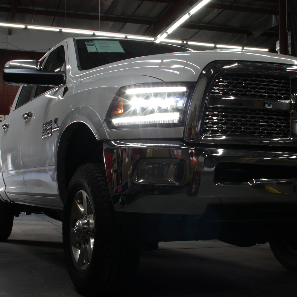 SPYDER 13-18 Dodge RAM 1500 / 13-19 RAM 2500/3500 Projector Headlights 5088673