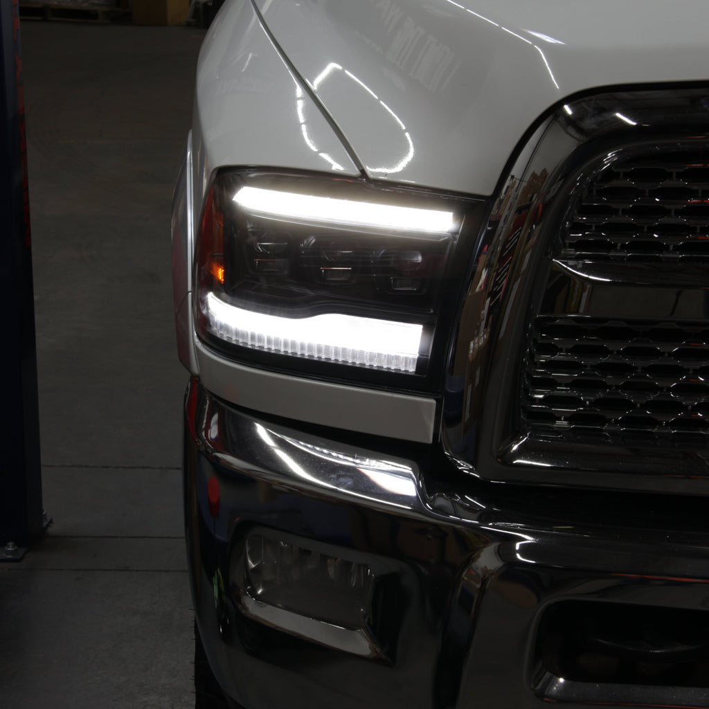 SPYDER 13-18 Dodge RAM 1500 / 13-19 RAM 2500/3500 Projector Headlights 5088673