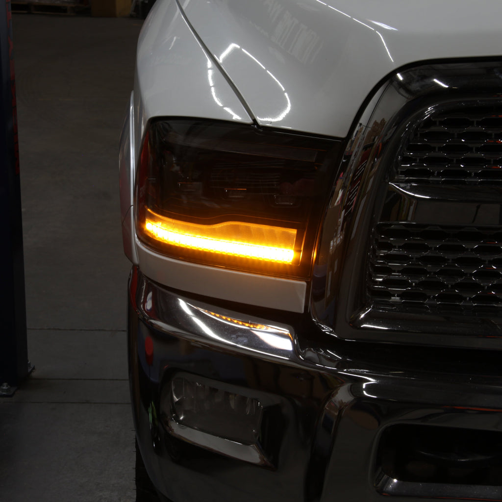 SPYDER 13-18 Dodge RAM 1500 / 13-19 RAM 2500/3500 Projector Headlights 5088673