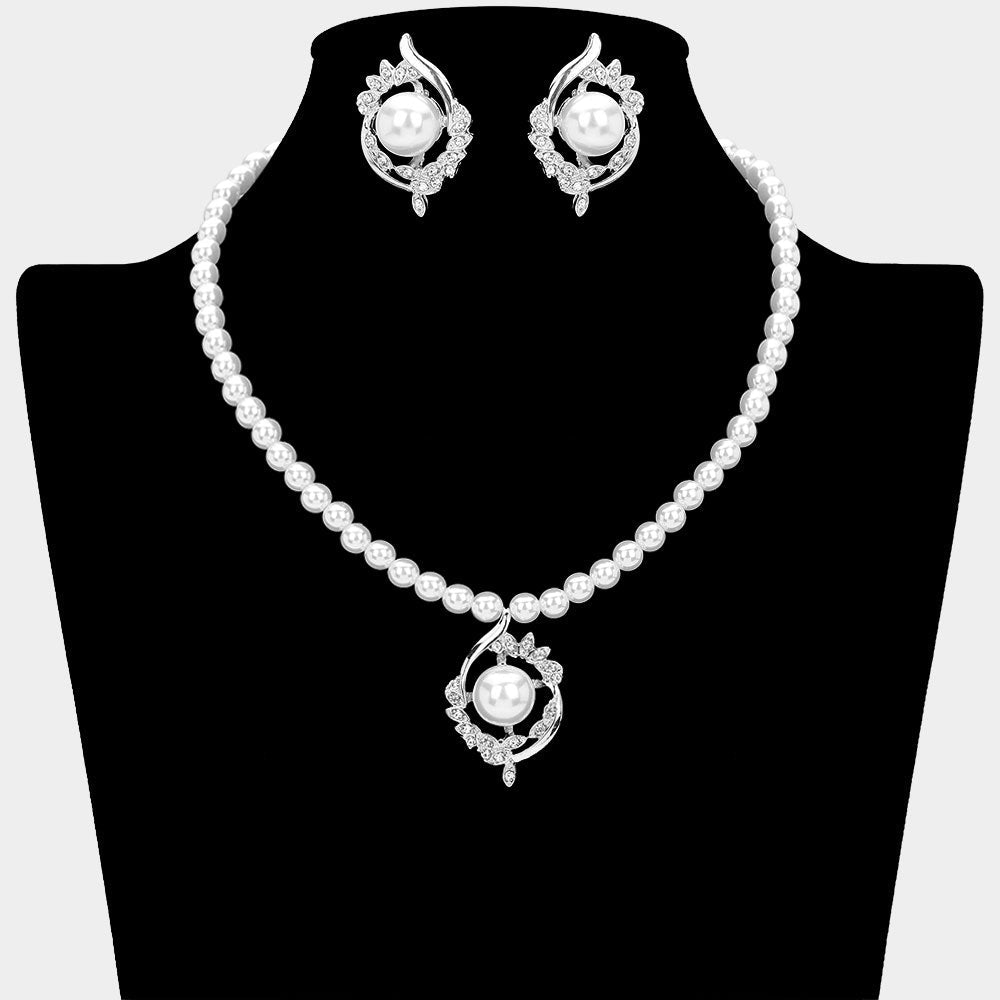 Elegant Pearl Pendant Necklace